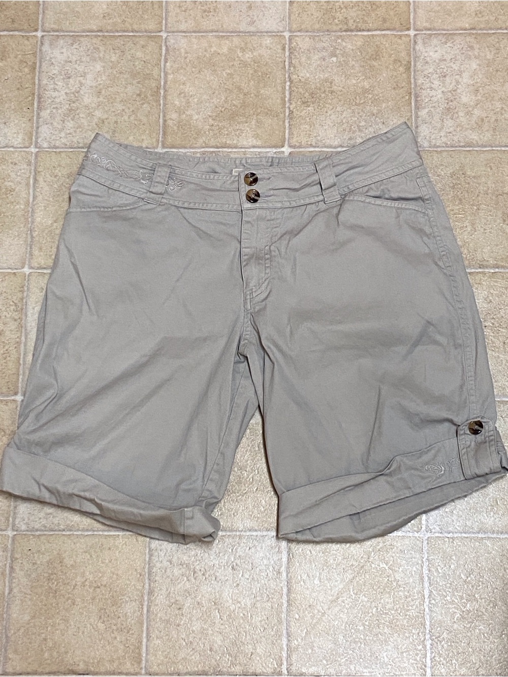 Crazy Shirt Light Taupe Shorts - Size 10